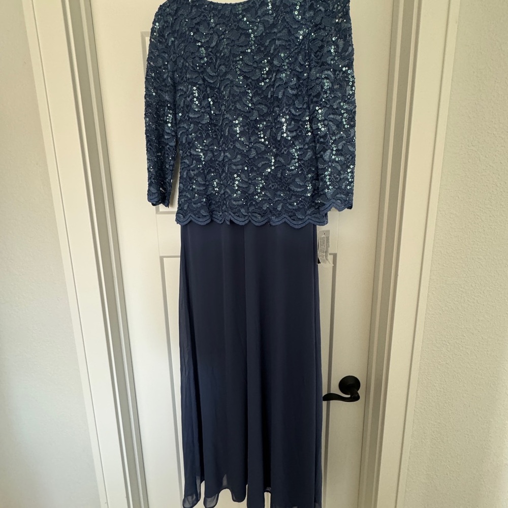 Alex Evenings Women's Lace Gown Size 12. NWT. Mother of the Bride or Groom.